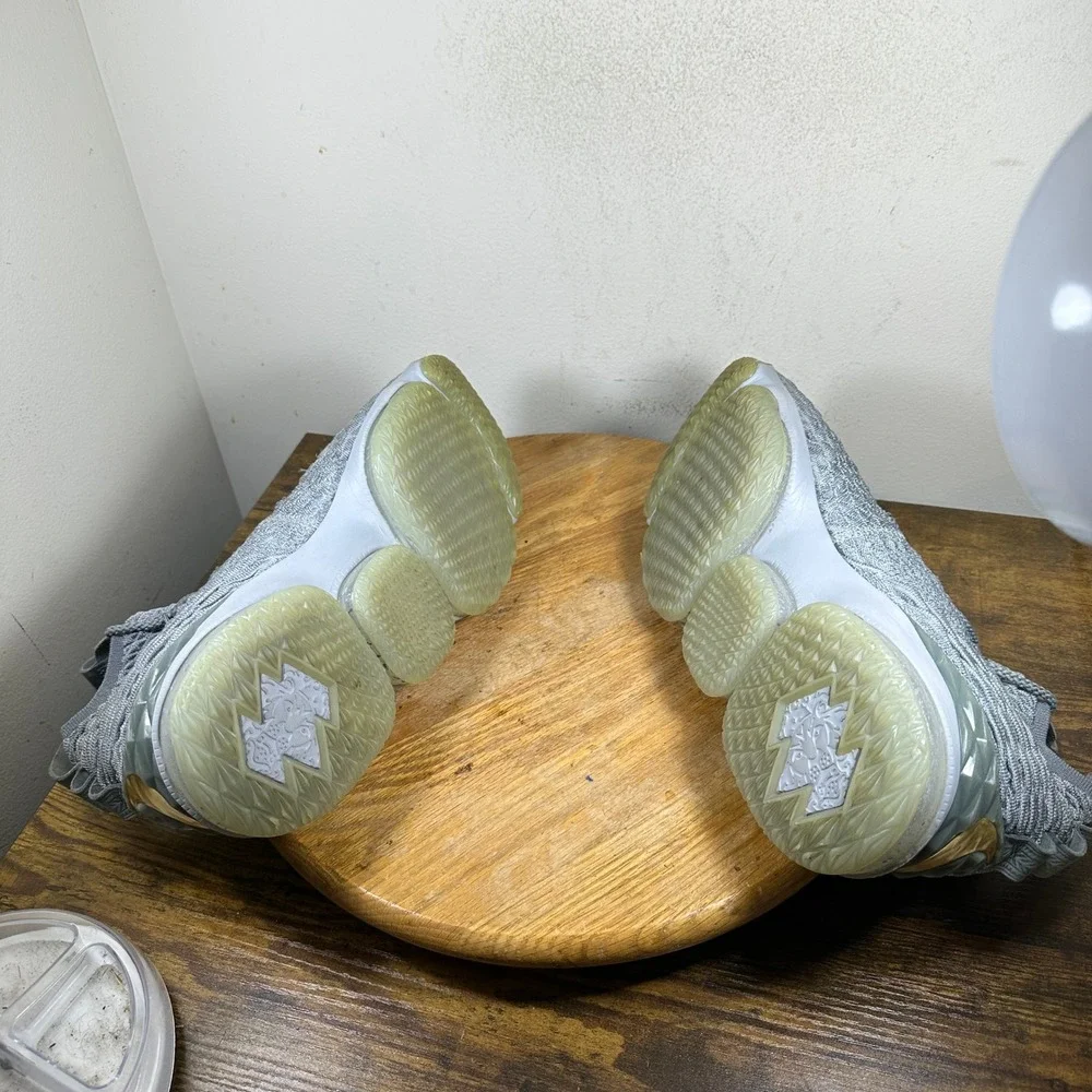 Nike Lebron 15 City Edition Men's Basketball Shoes Grey Size 12 897648-005 - Picture 3 of 8